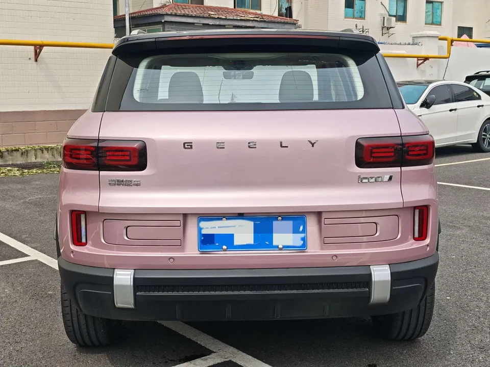 Geely ICON Geely ICON 2023 1.5TD Chocolate Edition 2024 — миниатюра 2