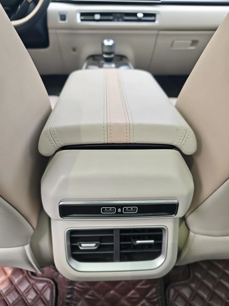 Geely ICON Geely ICON 2023 1.5TD Chocolate Edition 2024 — миниатюра 4