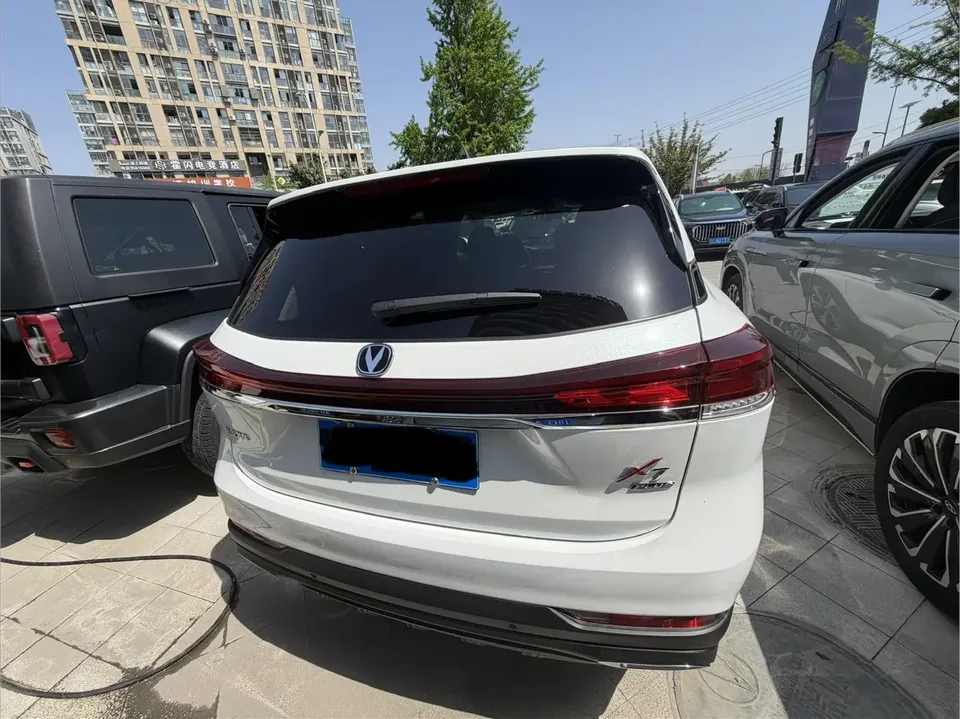 Changan X7 PLUS 1.5T DCT Zunyao 7-seater 2024 — миниатюра 2