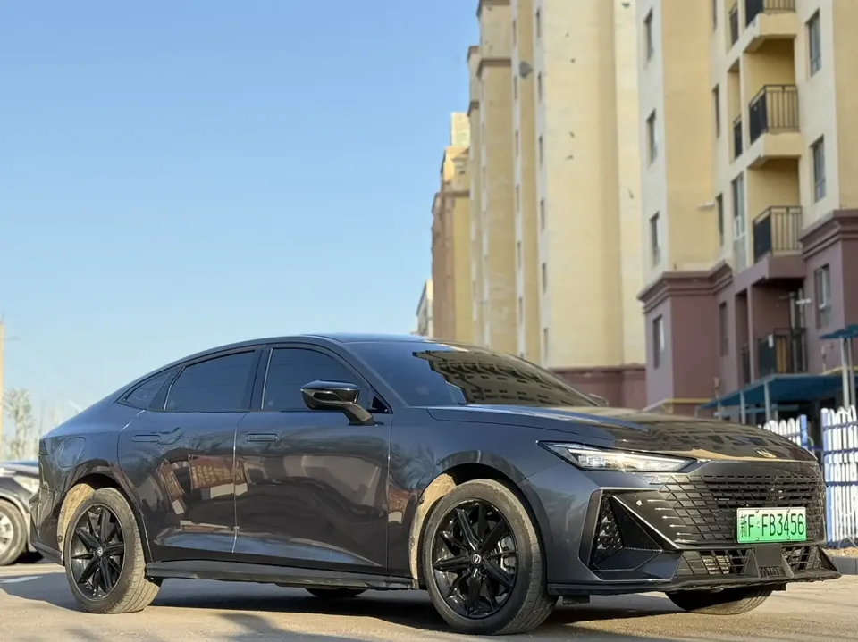 Changan UNI-V iDD 113km Smart Cool Edition 2023 — миниатюра 3