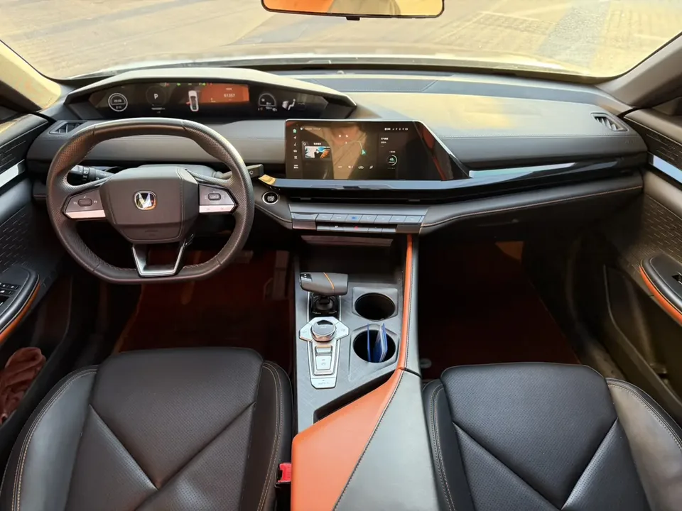 Changan UNI-V iDD 113km Smart Cool Edition 2023 — миниатюра 5