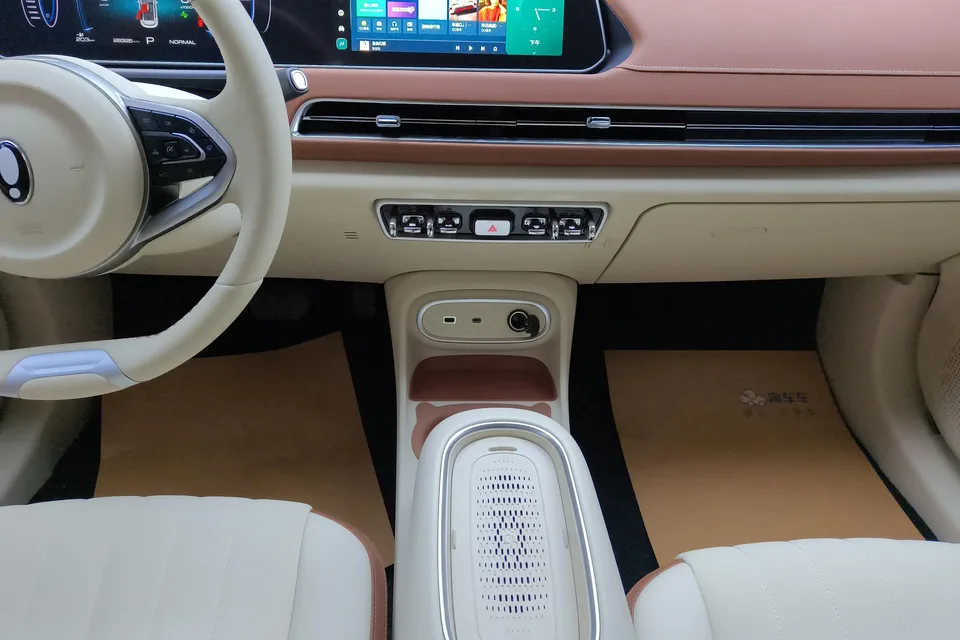 ORA Euler good cat Euler good cat 2023 401km standard range luxury lithium iron phosphate 2023 — thumbnail 2