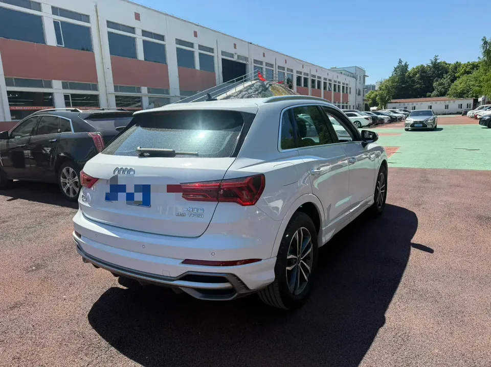 Audi Q3 Audi Q3 2022 35 TFSI aggressive and dynamic model 2023 — миниатюра 2