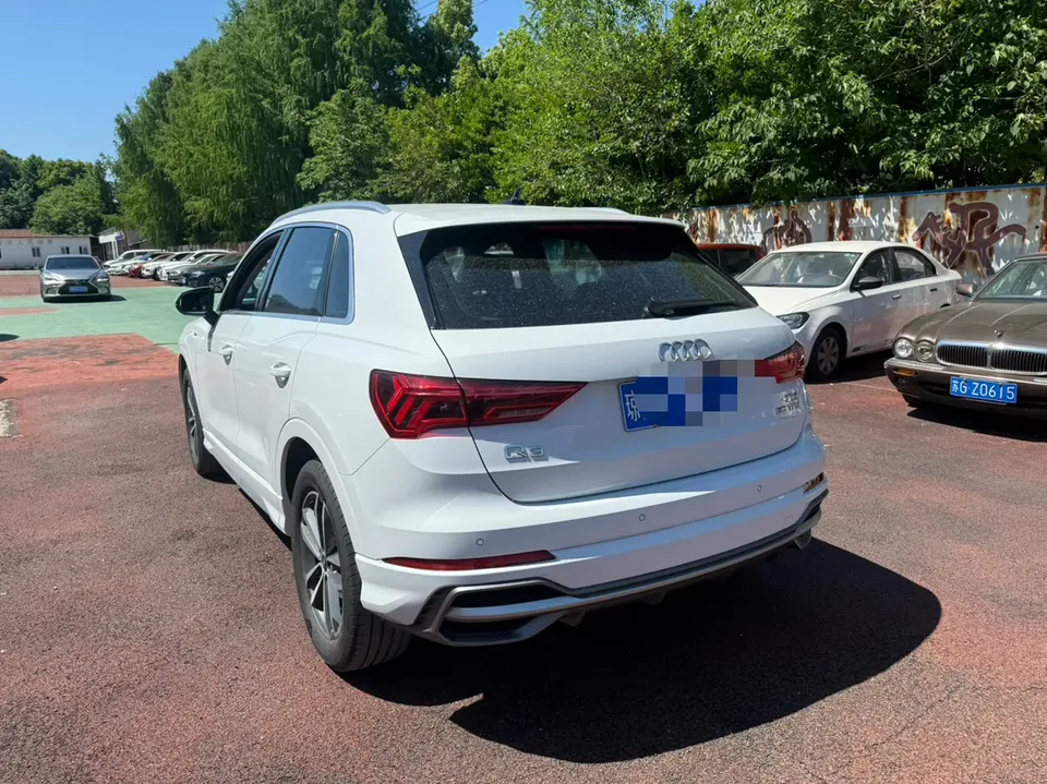 Audi Q3 Audi Q3 2022 35 TFSI aggressive and dynamic model 2023 — миниатюра 4