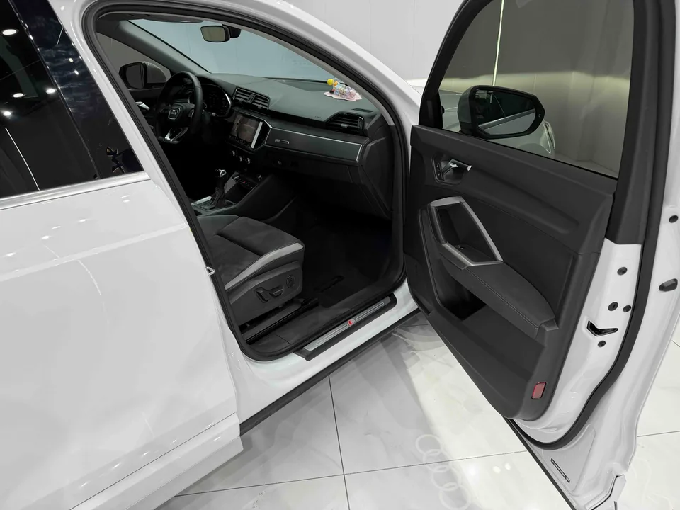 Audi Q3 Audi Q3 2023 35 TFSI Fashionable and Dynamic 2023 — миниатюра 4