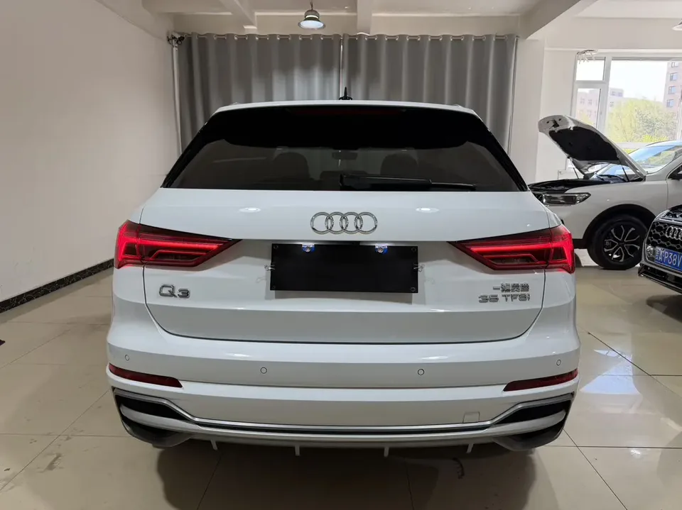 Audi Q3 Audi Q3 2022 35 TFSI aggressive and dynamic model 2023 — миниатюра 2