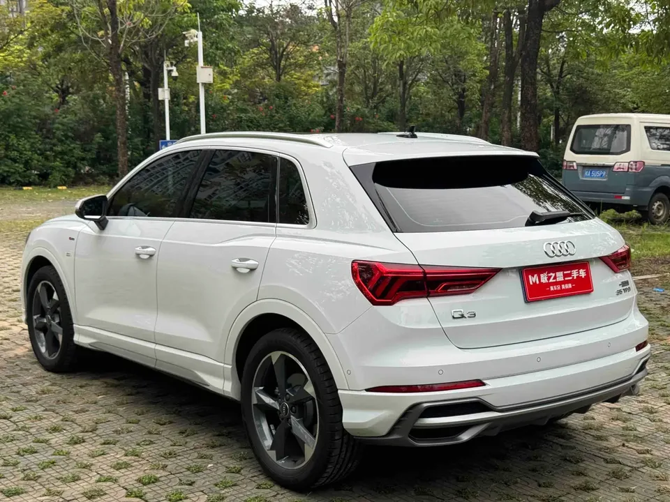 Audi Q3 Audi Q3 2022 35 TFSI Fashionable and Dynamic 2022 — миниатюра 2