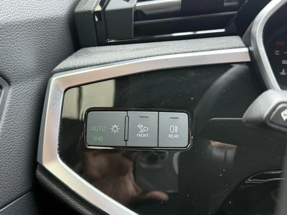 Audi Q3 Audi Q3 2023 35 TFSI Fashionable and Dynamic 2022 — миниатюра 4