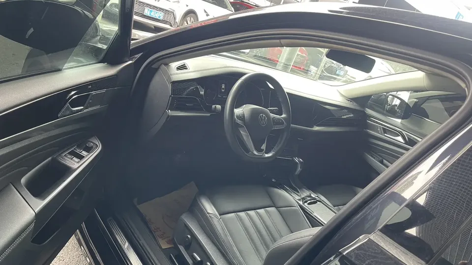 Volkswagen Passat PHEV Passat PHEV 2022 430PHEV Hybrid Luxury Edition 2022 — миниатюра 3