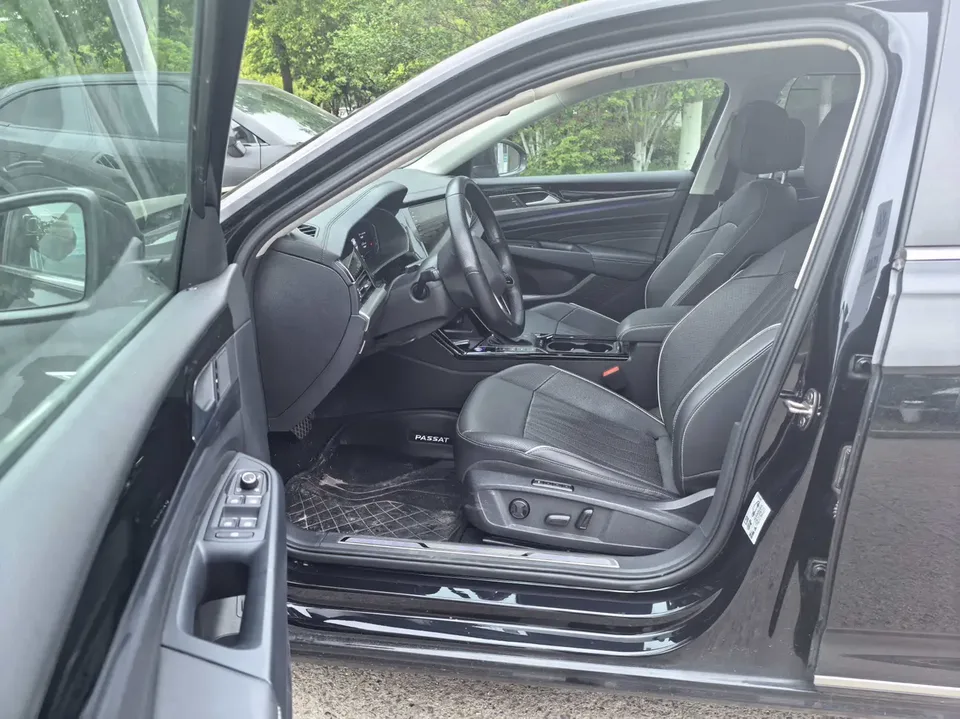 Volkswagen Passat PHEV Passat PHEV 2022 430PHEV Hybrid Luxury Edition 2023 — миниатюра 2