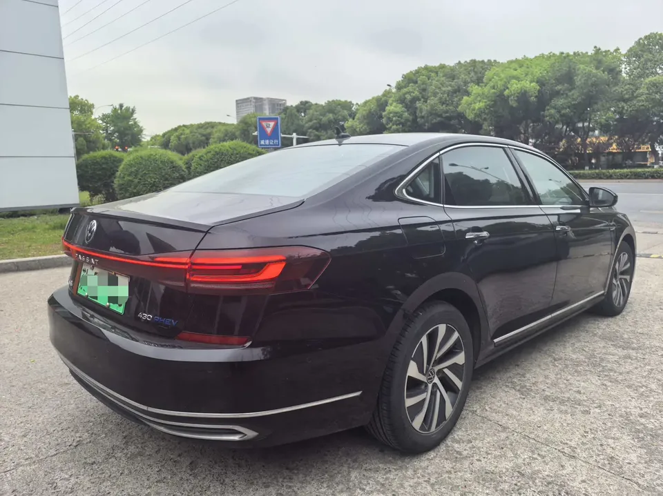 Volkswagen Passat PHEV Passat PHEV 2022 430PHEV Hybrid Luxury Edition 2023 — миниатюра 3
