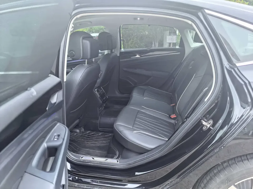 Volkswagen Passat PHEV Passat PHEV 2022 430PHEV Hybrid Luxury Edition 2023 — миниатюра 4