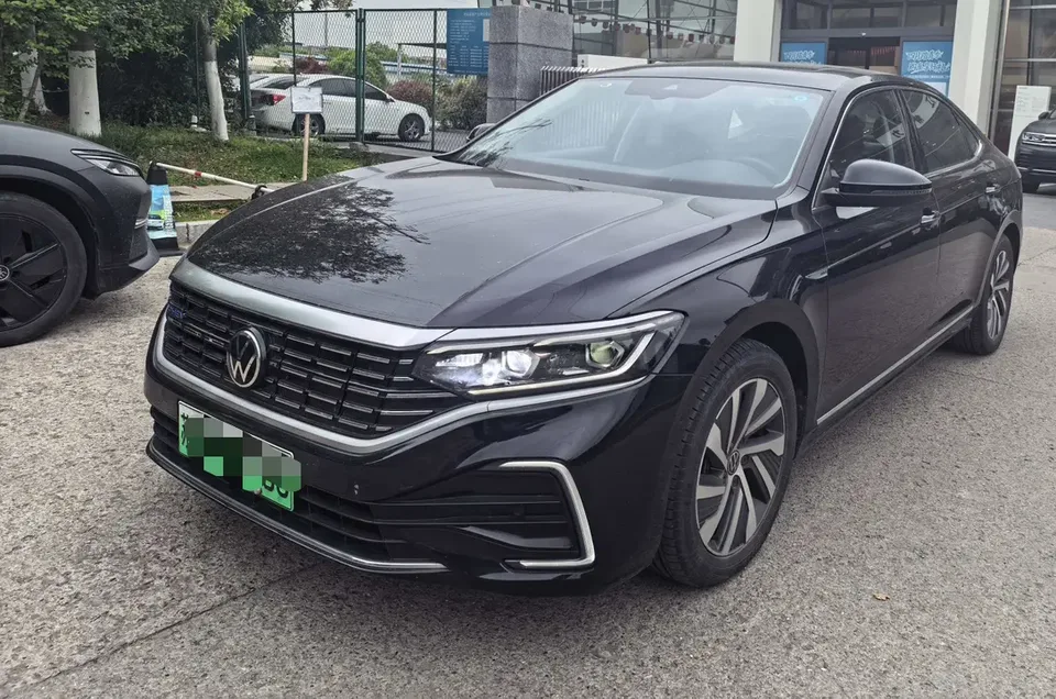 Volkswagen Passat PHEV 2023