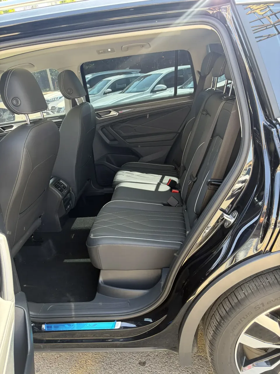 Volkswagen Tiguan L Outstanding Model 330TSI 2WD R-Line Dragon Edition 2025 — миниатюра 3