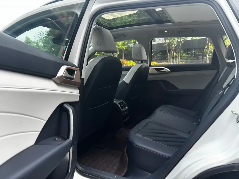 Volkswagen Tharu 300TSI 2WD Full Moon Edition 2023 — миниатюра 3