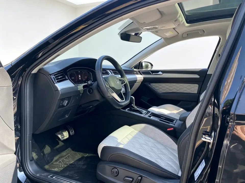 Volkswagen Magotan Magotan 2023 2 million commemorative edition 330TSI DSG luxury model 2023 — миниатюра 3
