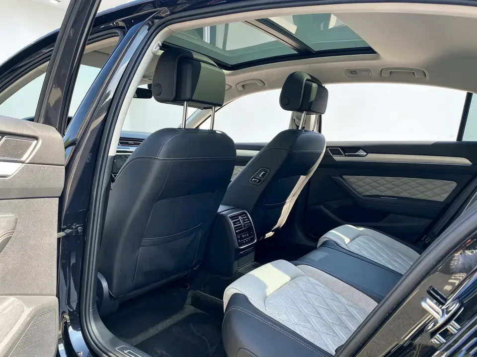 Volkswagen Magotan Magotan 2023 2 million commemorative edition 330TSI DSG luxury model 2023 — миниатюра 4
