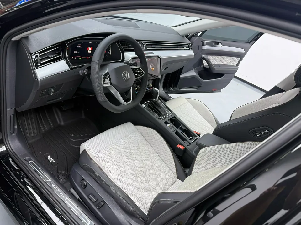 Volkswagen Magotan facelift model 330TSI DSG luxury model 2025 — миниатюра 2