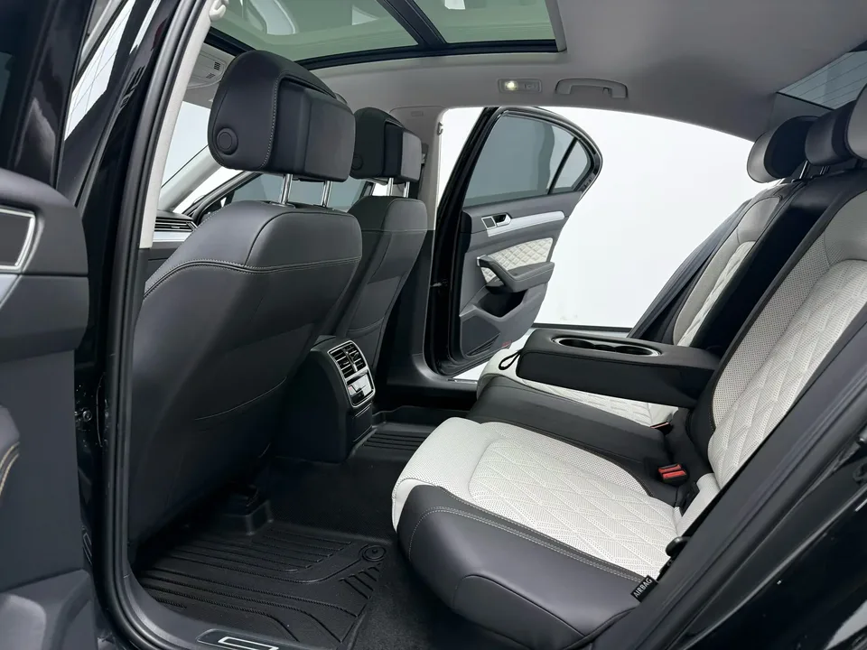 Volkswagen Magotan facelift model 330TSI DSG luxury model 2025 — миниатюра 3