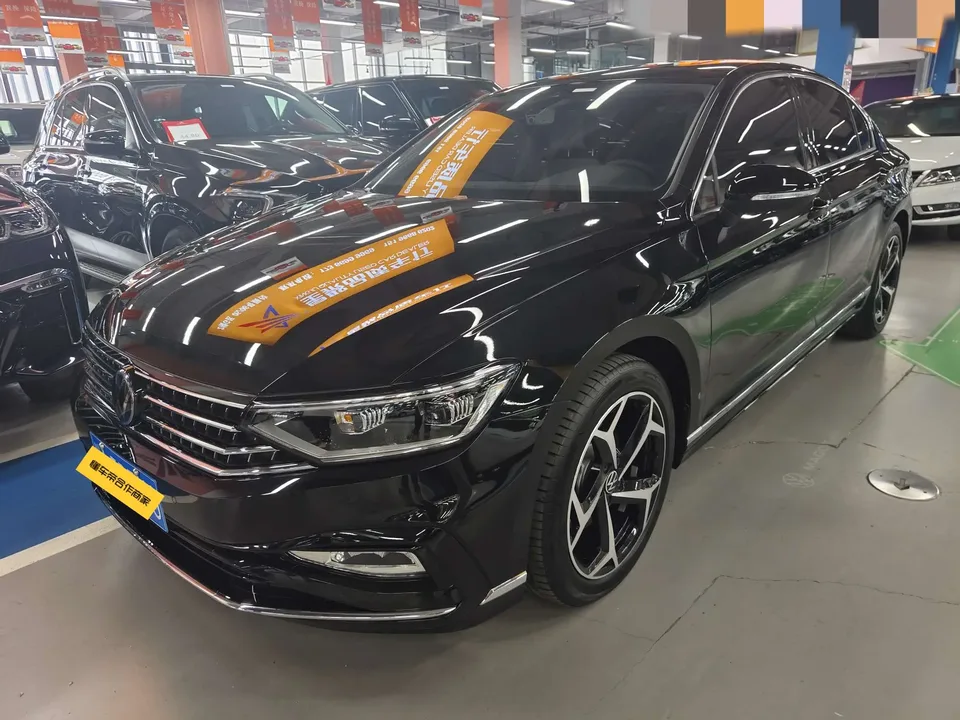 Volkswagen Magotan 2025