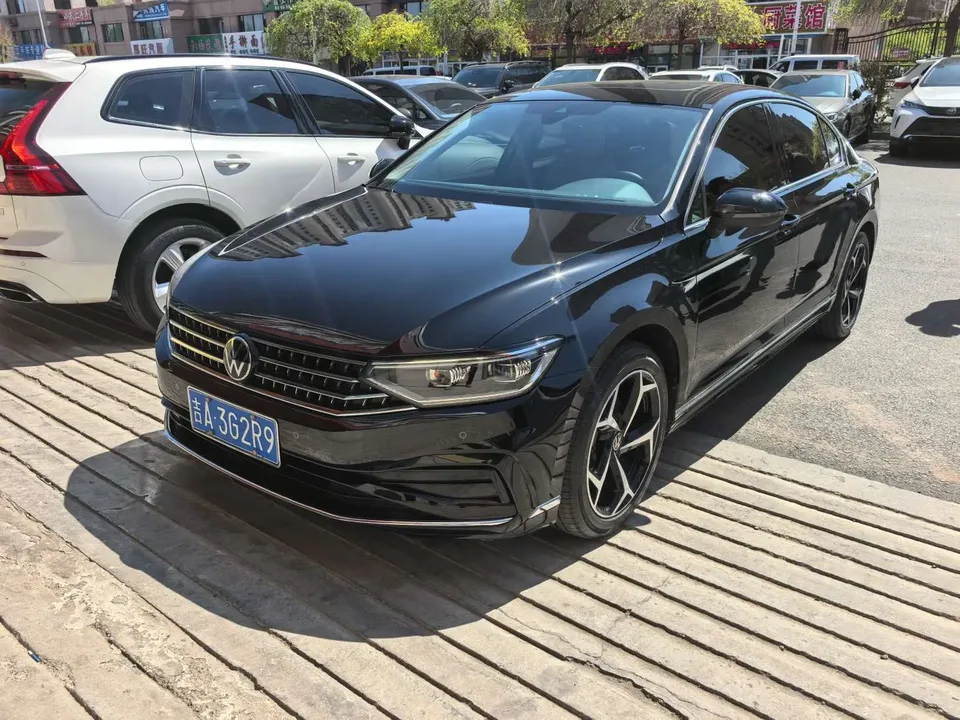 Volkswagen Magotan 2025
