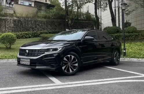 Volkswagen Passat 2023