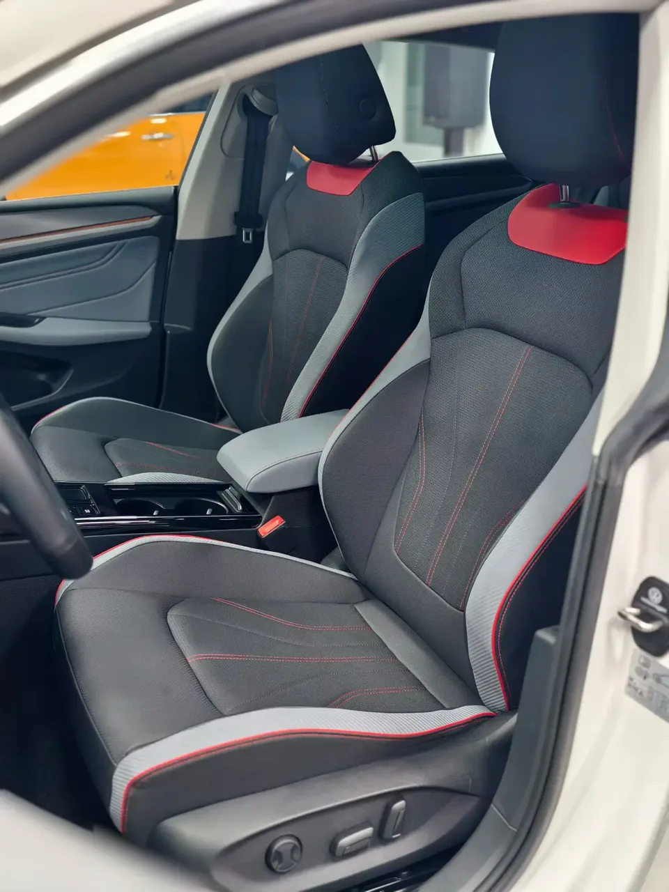 Volkswagen Lamando Lingdu 2023 Lingdu L 280TSI DSG Cool Edition 2023 — thumbnail 3