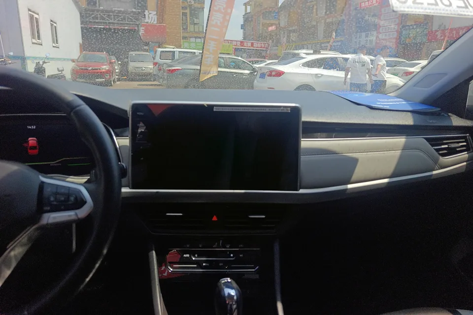 Volkswagen Bora 300TSI DSG Premium Edition 2023 — миниатюра 2