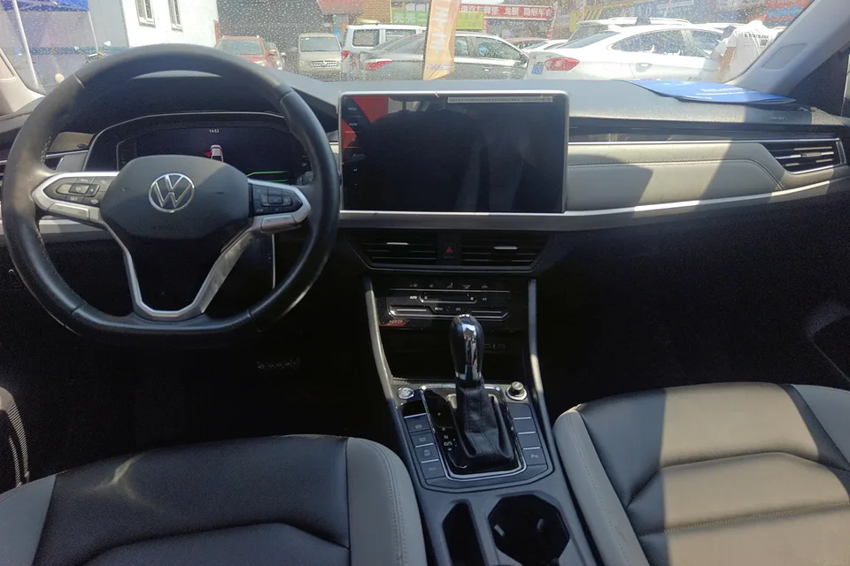 Volkswagen Bora 300TSI DSG Premium Edition 2023 — миниатюра 3