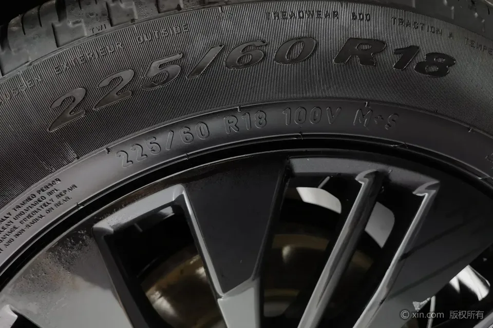 Ford Escape 2024 EcoBoost 245 2WD Premium Edition 2024 — миниатюра 2
