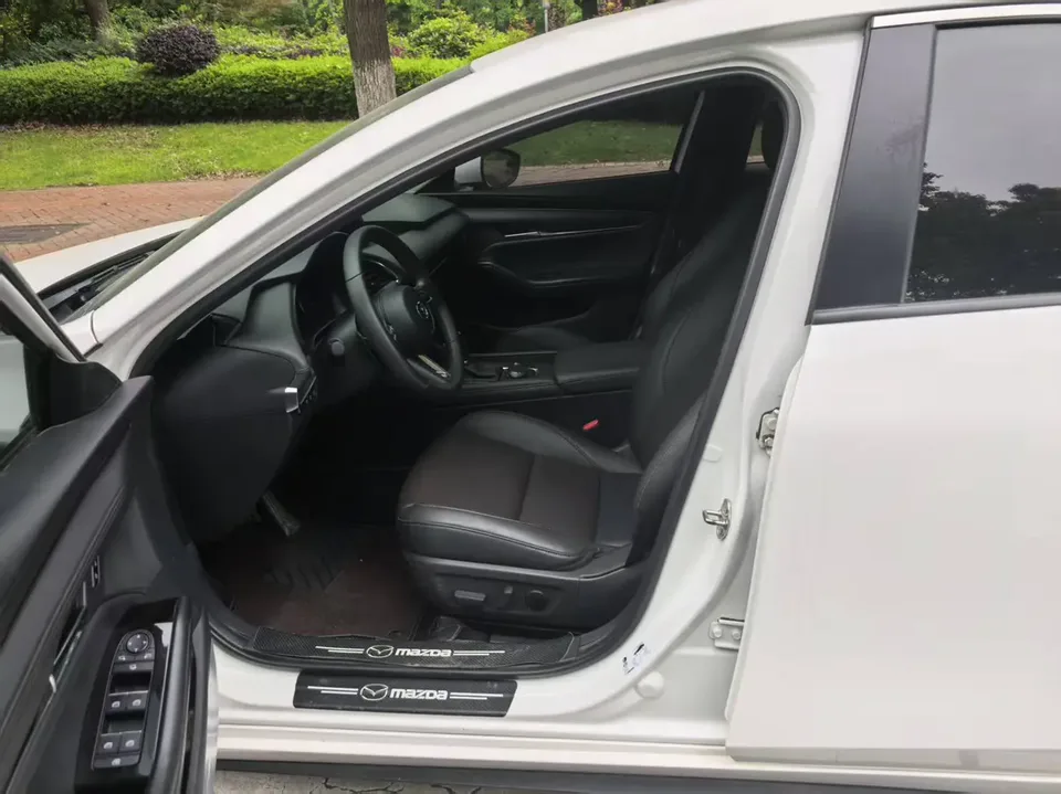 Mazda Axela Mazda3 2021 2.0L automatic quality version 2022 — миниатюра 3