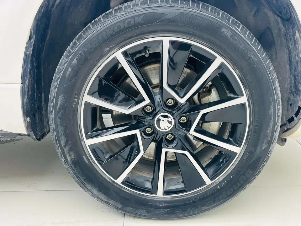 Skoda Karoq TSI280 Exclusive Edition 2023 — миниатюра 5