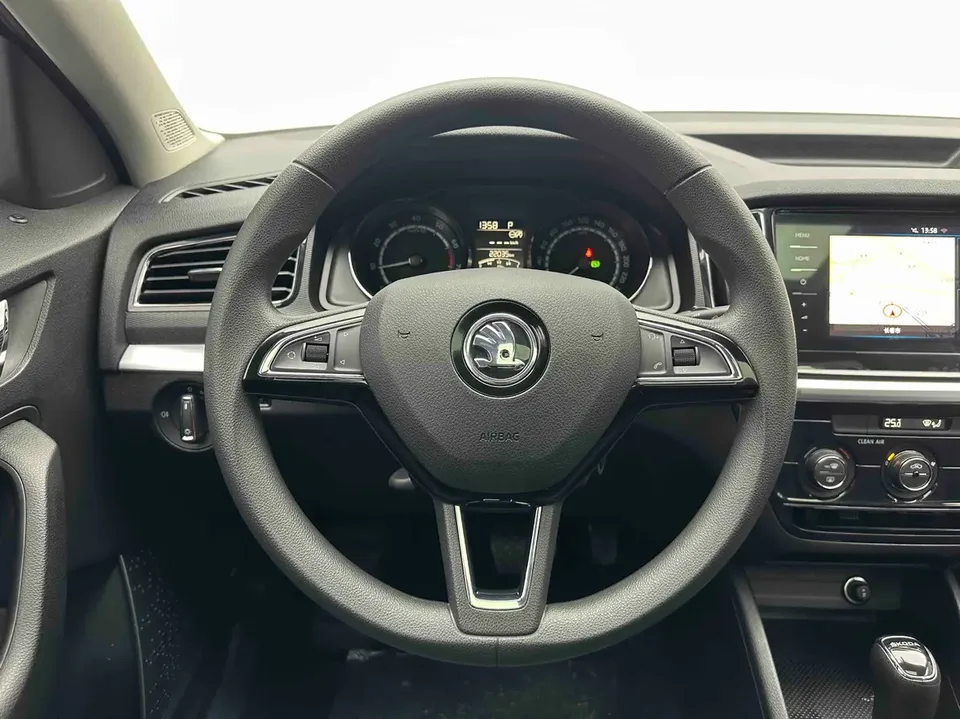 Skoda Comek Comek 2022 1.5L automatic comfort version 2023 — thumbnail 3