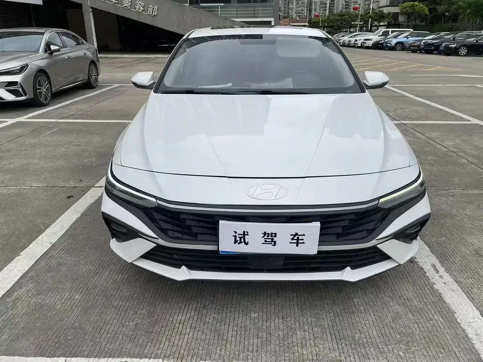 Hyundai Elantra 1.5L CVT GLX Elite Edition 2022 — миниатюра 2