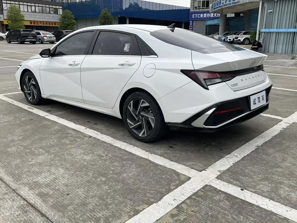 Hyundai Elantra 2022