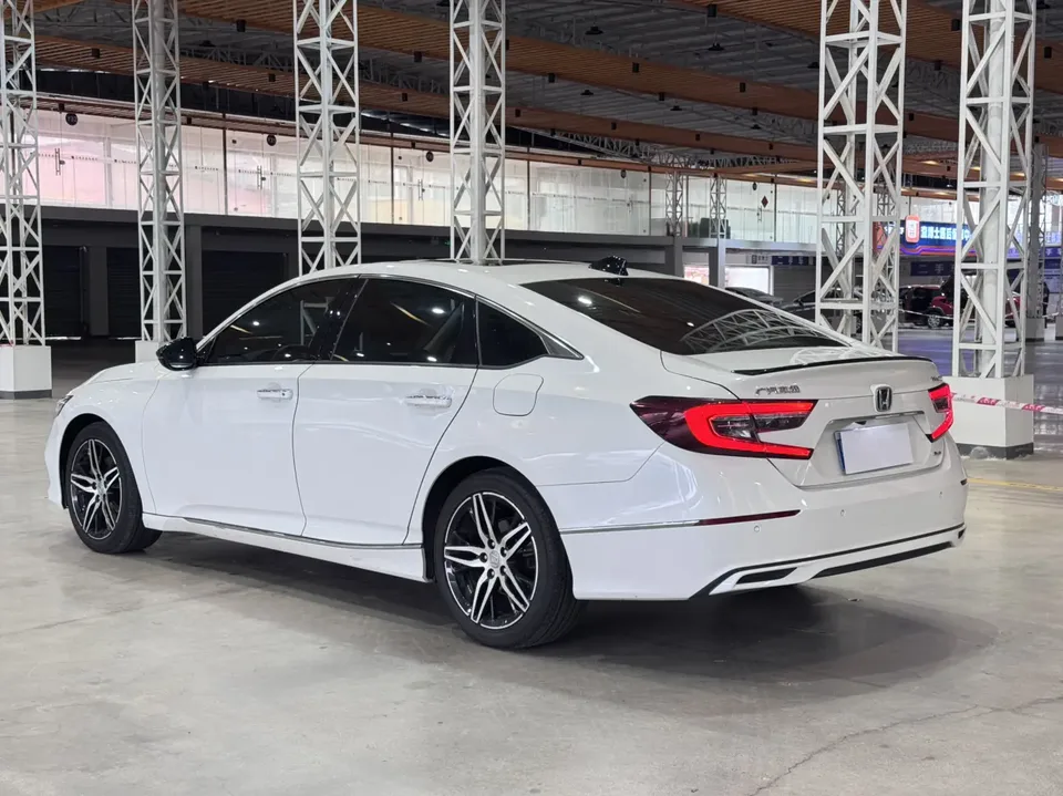 Honda Accord 2022 Accord Hybrid 2.0L Phantom Night Smart Edition 2022 — миниатюра 2