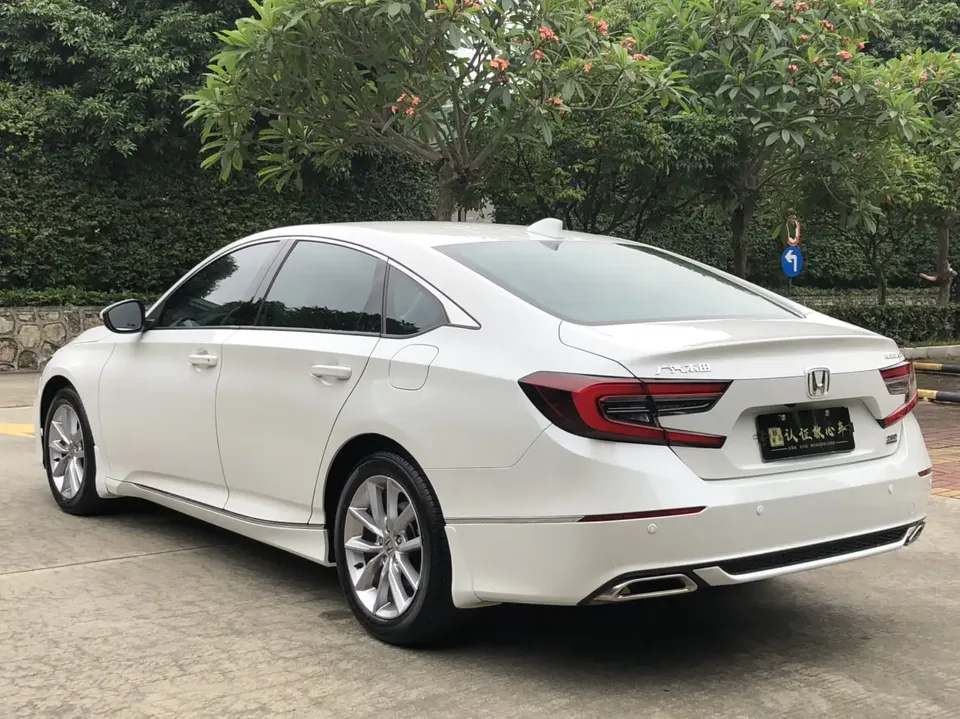 Honda Accord Accord 2022 260TURBO Deluxe Edition 2022 — миниатюра 2