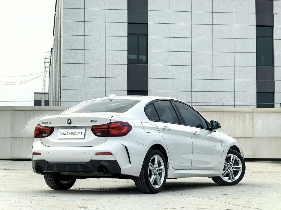 BMW 1 Series 1 Series 2023 BMW 1 Series 2023 120i M Sport Night Edition 2023 — thumbnail 2