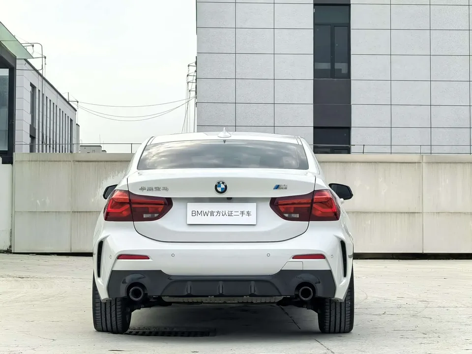 BMW 1 Series 1 Series 2023 BMW 1 Series 2023 120i M Sport Night Edition 2023 — thumbnail 3