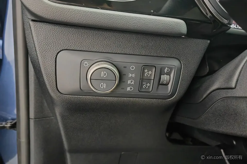 Ford Escape EcoBoost 245 2WD Premium Edition 2022 — миниатюра 4