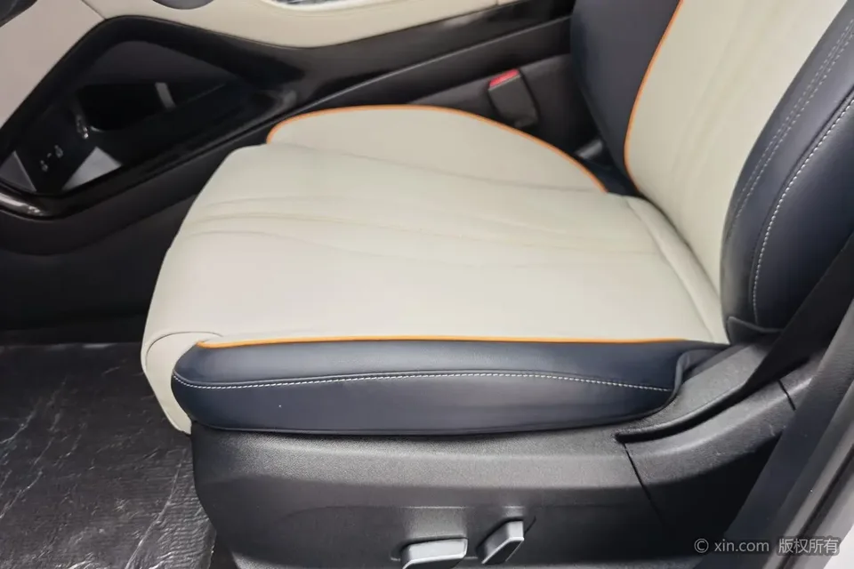 BYD Song PLUS DM DM-i Champion Edition 110KM Flagship Model 2023 — миниатюра 4