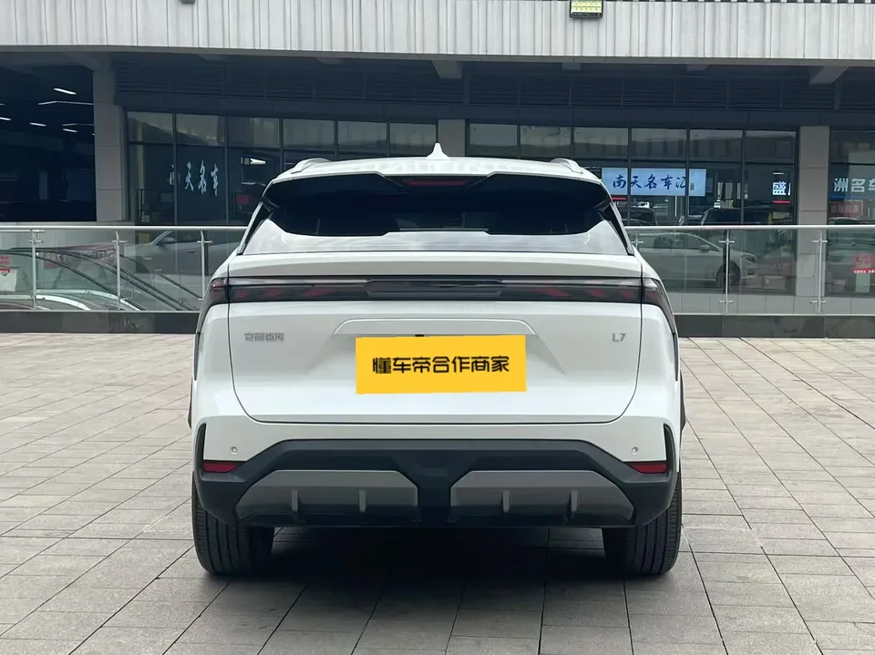 Geely Galaxy L7 1.5T DHT 115km Starship 2023 — миниатюра 2