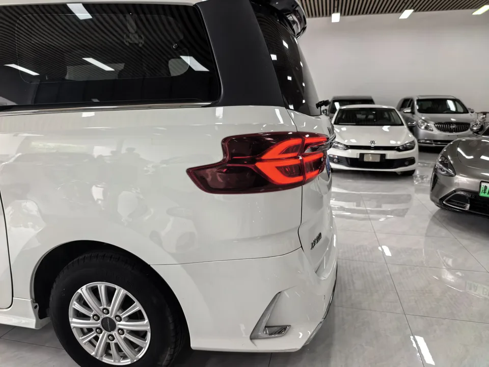 Datong Maxus G20 Maxus G20 2023 PLUS 2.0T Gasoline Automatic Executive Edition 2023 — миниатюра 2