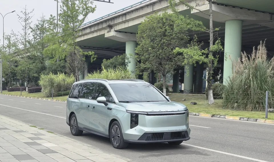 Datong Everyone 7 EV Alpine Extended Range Edition 2023 — миниатюра 3