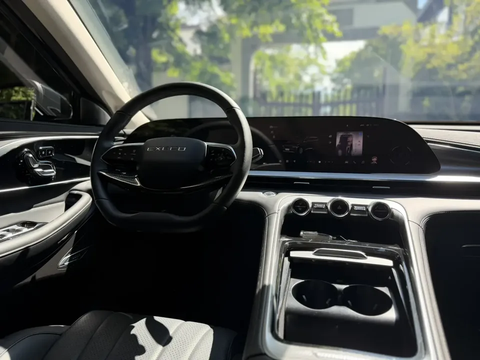 Exeed TXL Xingtu Lingyun 2025 300T 2WD Star Edition 2025 — миниатюра 4