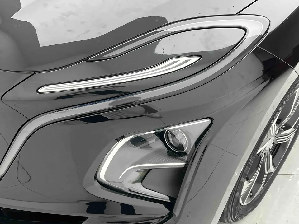 Hongqi E-QM5 facelift basic travel version 2023 — миниатюра 2