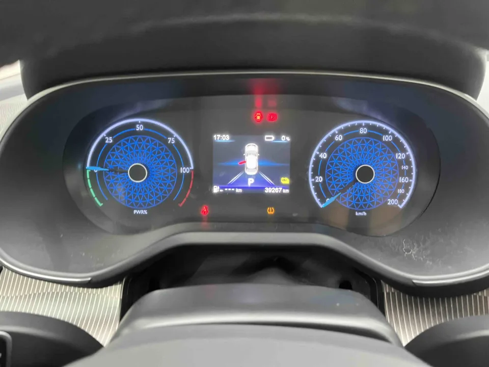 Hongqi E-QM5 facelift basic travel version 2023 — миниатюра 3