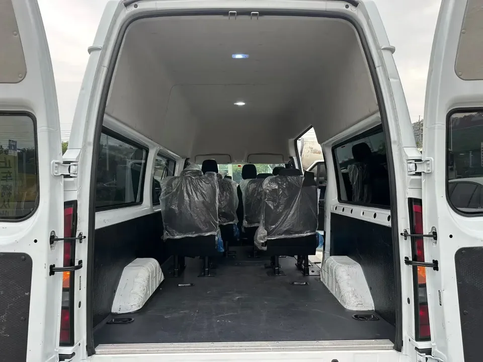 Jiangling Fushun 2.0T automatic diesel mid-axle high-roof commercial multi-purpose passenger car with 7 seats 2023 — миниатюра 3