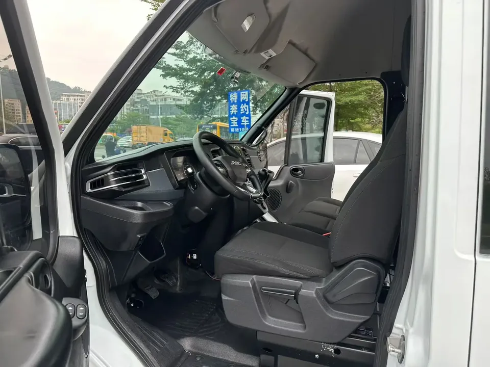 Jiangling Fushun 2.0T automatic diesel mid-axle high-roof commercial multi-purpose passenger car with 7 seats 2023 — миниатюра 5