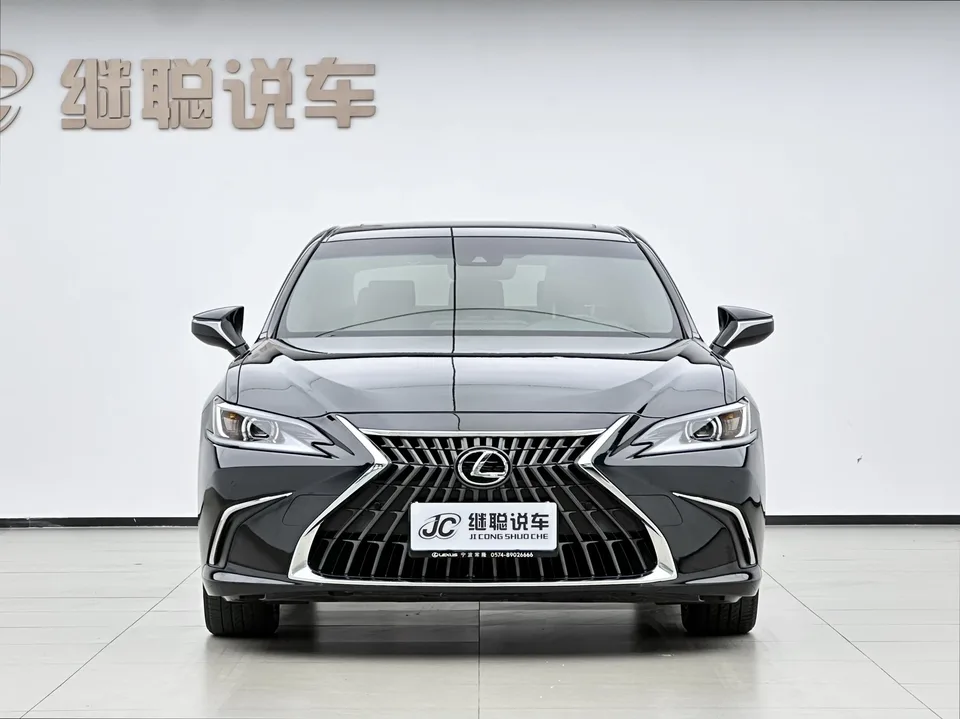 Lexus ES 2022